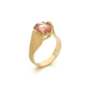 Handgemaakte 18 karaat gouden ring met roze ovale toermalijn - Midsummer Nights Dream