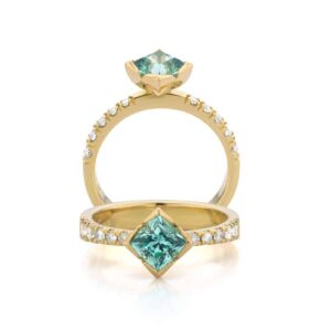 18 Karaat gouden ring met toermalijn in prachtige azuurblauwe kleur en diamant.