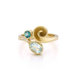 Handgemaakte 18 karaat gouden ring met roosje, aquamarijn, toermalijn en diamant
