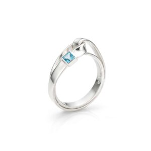 19 - Endless love lemniscaat ring met vierkante topaas (Nog 1 beschikbaar: maat 17!!)